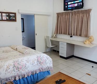 Scottsville Apartment | Cozy Danodeb Lodge: Child-Friendly with Breakfast Included