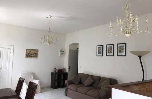 Guiselle Apartment | Cozy Retreat at Tante Madeleine: Mountain Views & Family Comfort