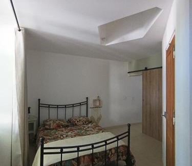 Montfrin Apartment | Indulge in Comfort at Dans Maison de Maître Apartment