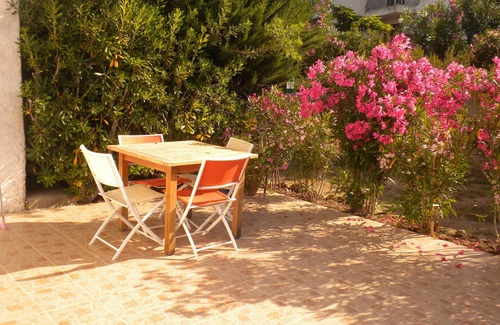 Vico House | Oceanfront Villa Mitoyenne Near Beaches with Scenic Views