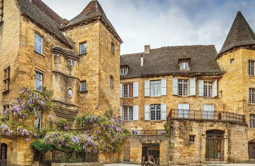 Le Roc House | Tranquil Retreat: Maison Pour 3 in Lot & Périgord