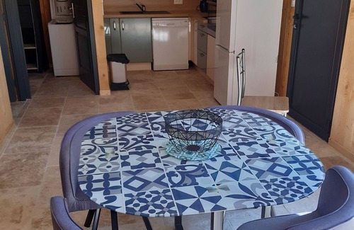 Oppede Bed & Breakfast | Idyllic DANSAVAN Gite near Lavender Fields & Luberon