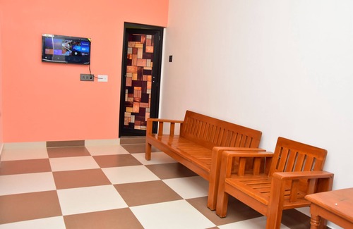 Aduthurai Hotel | Danshika Temple Residency