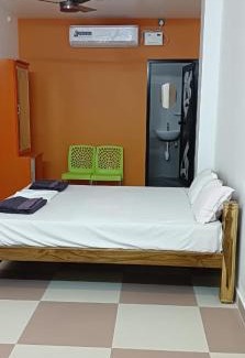 Aduthurai Hotel | Danshika Temple Residency