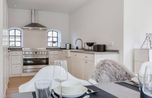List House | Elegant Dansk Hus: Ocean Views & Spa Retreat for Families
