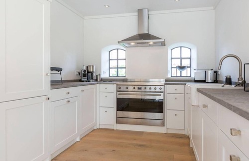 List House | Elegant Dansk Hus: Ocean Views & Spa Retreat for Families