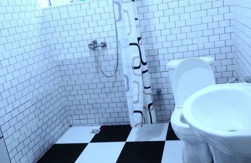 Amasaman House | Inviting Danson Lodge Guest House: Family-Friendly Comfort