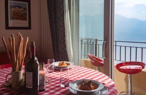Parzanica Apartment | Unwind at Dante: Balcony, Lake View & Pool Access