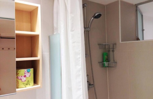 Kaisermuhlen Apartment | Discover Danube Art Apartments: Family-Friendly & Highly Rated
