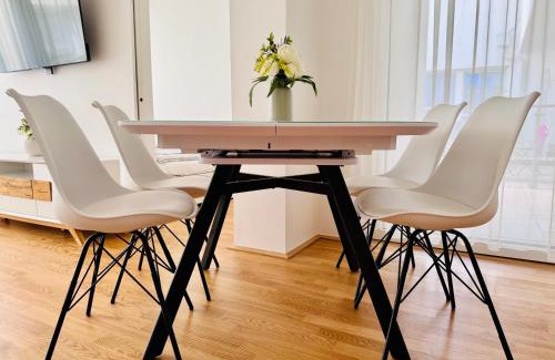 Kaisermuhlen Apartment | Family-Friendly Danube22 Apartment – Rated 9.2/10