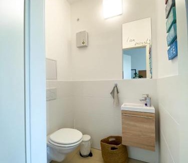 Donaustadt Apartment | Unforgettable Oceanfront Stay at Danuberoom - 4 Star Rated