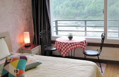 Danyang House | Eco-Friendly Danyang Fragrant Tree Pension with Breakfast
