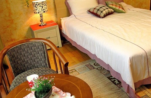 Danyang House | Eco-Friendly Danyang Fragrant Tree Pension with Breakfast