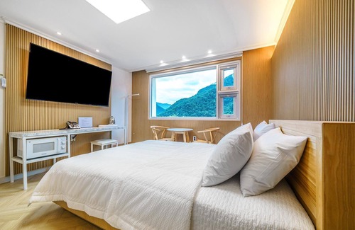 Danyang Hotel | Eco-Friendly Danyang Meros Hotel with Family Amenities