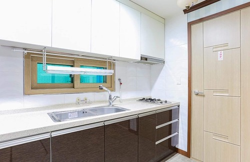 Danyang House | Eco-Friendly Danyang Namhangangsolbat Pension with Pool