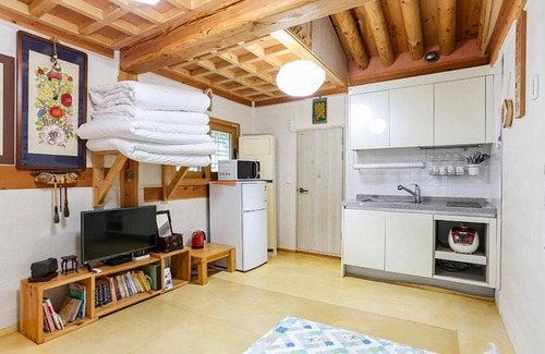 Danyang House | Eco-Friendly Danyang Woosanjeongsa Hanok Pension - 10/10 Rating