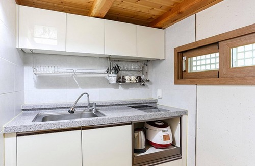 Danyang House | Eco-Friendly Danyang Woosanjeongsa Hanok Pension - 10/10 Rating
