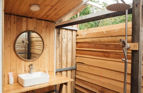 Cam Ranh Hotel | Pet-Friendly Dao Hoa Vang Villa with Ocean View & Hot Tub