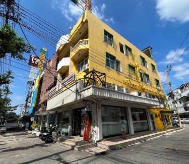 Bang Phlat Hotel | Top-Rated Family-Friendly Stay at Dao Jaras Fah Hometel