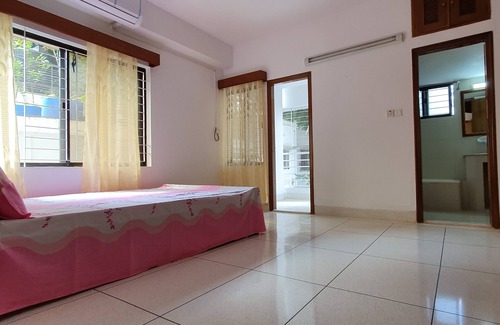 Gulshan House | Cozy Daon Guest House in Dhaka with Family-Friendly Amenities