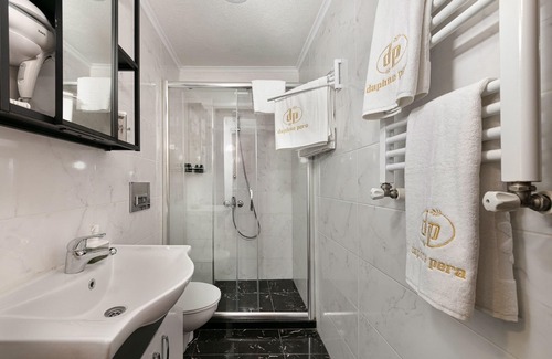 Gumussuyu Mahallesi Apartment | Explore Daphne Pera Jasmin Apart in Beyoglu City Centre