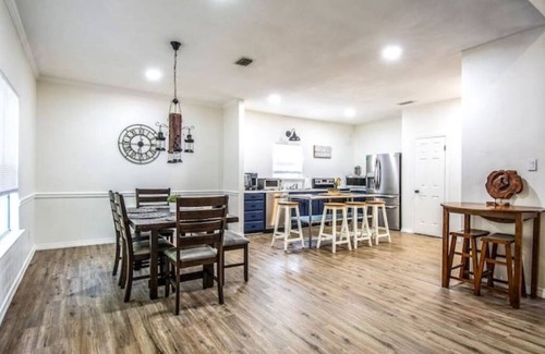 Malbis House | Daphne’s Hideaway: Guest Rated 10/10 with Pool & Spa