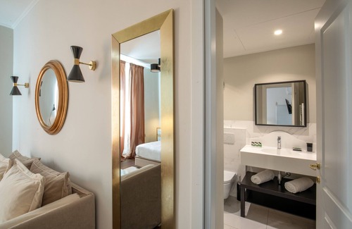 Tricolore Hotel | Comfortable Daplace - Corso Monforte Suites with Breakfast