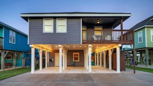 Leeward Sands House | Pet-Friendly Dapper Dolphin with Pool & Golf Cart Access