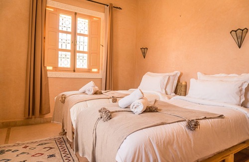 Tanalt House | Relax at Dar Ajgal: Family-Friendly with Pool & Spa