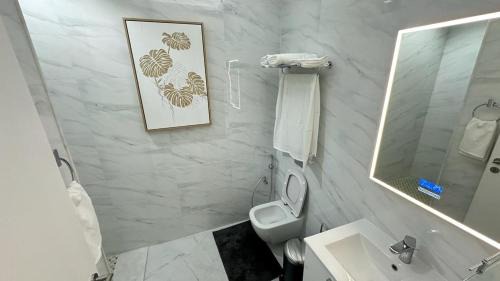 Doha Apartment | Modern Al Fereej Tower Apartment: Family-Friendly Retreat