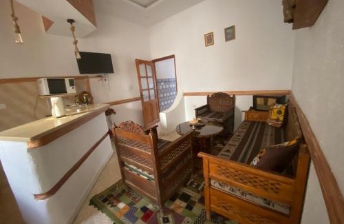 Tozeur Apartment | Budget-Friendly Getaway at Dar Alaa: Pet & Child Friendly