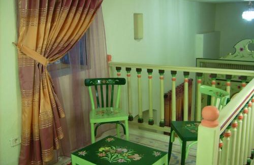 Medina de Sousse House | Discover Dar Baaziz: Pet-Friendly Oasis with Hot Tub