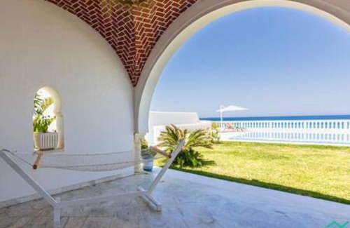Rafraf Villa | Dar Barsha: Beachfront Paradise for Families and Pets