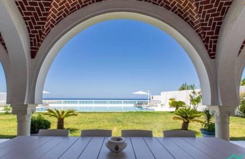 Rafraf Villa | Dar Barsha: Beachfront Paradise for Families and Pets