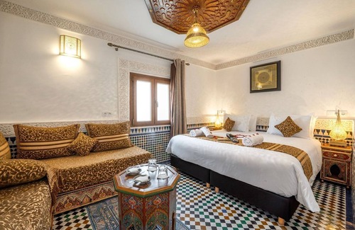 Talaa House | Exceptional Dar D'or Fes: 4-Star Retreat with Hot Tub