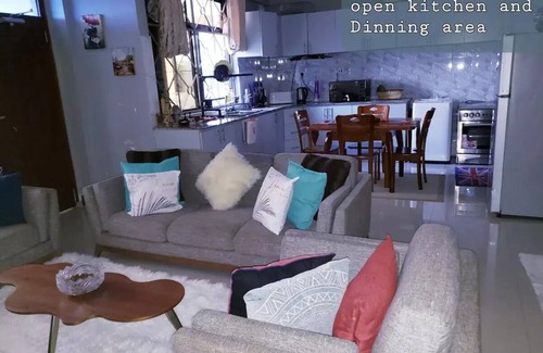 Msasani Apartment | Budget-Friendly Dar es Salaam Cozy Home with Kitchen & Breakfast