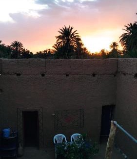 M'Hamid El Ghizlane Apartment | Pet-Friendly Retreat at Dar lhou: Perfect for Families