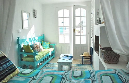 Erriadh House | Discover Dar Farah: Pet-Friendly Retreat with Pool & Breakfast