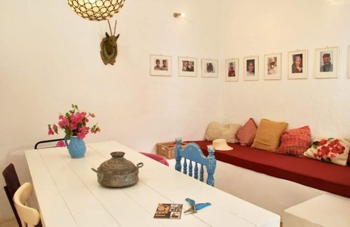 Erriadh House | Discover Dar Farah: Pet-Friendly Retreat with Pool & Breakfast