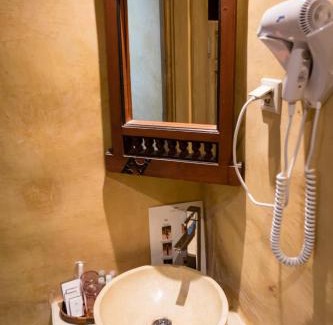 Tozeur Hotel | Unwind at Dar Saida Beya with Breakfast & Hot Tub Bliss