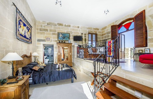 Ta' Għammar Bed & Breakfast | Dar tal-Kaptan Boutique Maison: Serene Oasis by the Sea