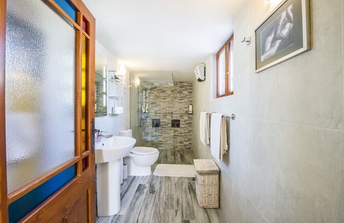 Ta' Għammar Bed & Breakfast | Dar tal-Kaptan Boutique Maison: Serene Oasis by the Sea