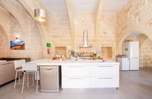 Xewkija Villa | Dar Tal-Moghoz: Family-Friendly Retreat with Pool & Kitchen