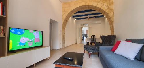 Zejtun House | Discover Dar Tan-Nanniet: Private Pool & Oceanfront Bliss