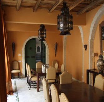 Tozeur Bed & Breakfast | Dar Tozeur: Oceanfront Bliss with Pool and Spa Amenities
