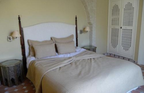 Tozeur Bed & Breakfast | Dar Tozeur: Oceanfront Bliss with Pool and Spa Amenities