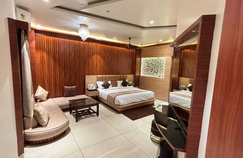 Bareilly Hotel | Darbar E Khas