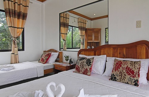 Tagbilaran House | Comfortable Darcey Residences: Family-Friendly with Spa