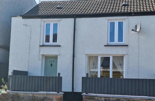 Aberaman House | Cozy Dare Valley Cottage Near Zip World and Waterfalls