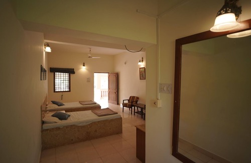 Talaja Hotel | Experience Dariya Mahal Gopnath with Family-Friendly Dining